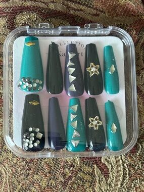 Press-On Nail Set in Teal and Gray - Women Makeup Press-On Nails size M